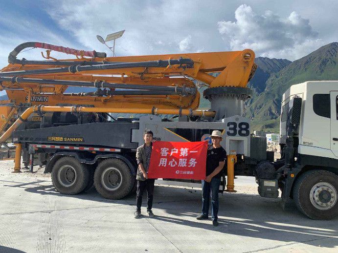 攪拌車載泵是打造“丹霞彩虹”長壩村新農(nóng)村建設的好幫手